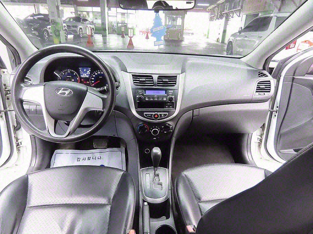 HYUNDAI Accent 2011 Blanco - Importación desde Corea - HF Imports Iquique - Foto 12