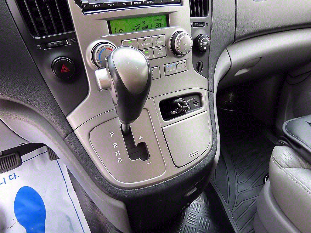 HYUNDAI Starex - Vista 9