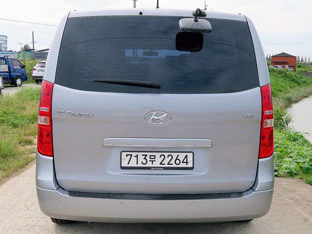 HYUNDAI Starex - Vista 4