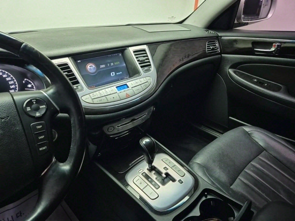 HYUNDAI Genesis - Vista 9