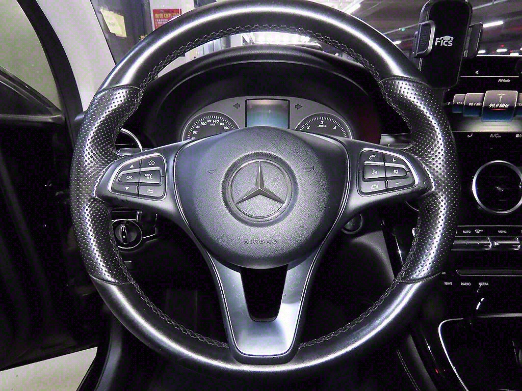 Mercedes Benz GLC Class - Vista 8