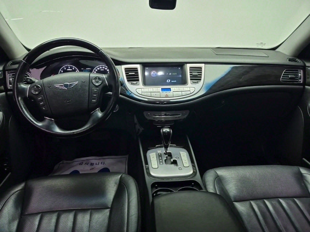 HYUNDAI Genesis - Vista 8