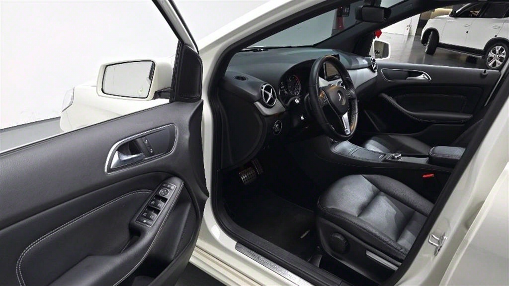 Mercedes Benz B Class (MY B) - Vista 11