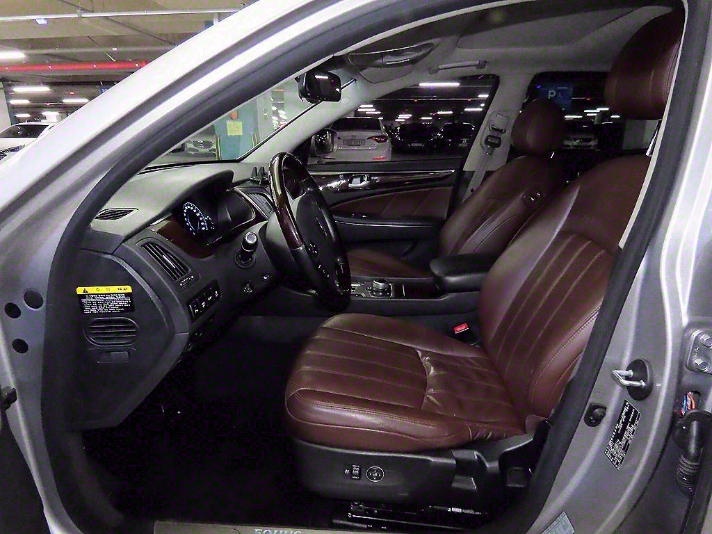 HYUNDAI Equus - Vista 10