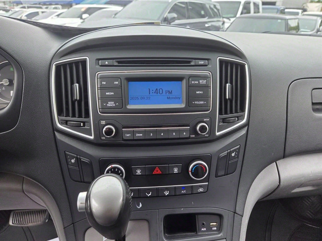 HYUNDAI Starex - Vista 9