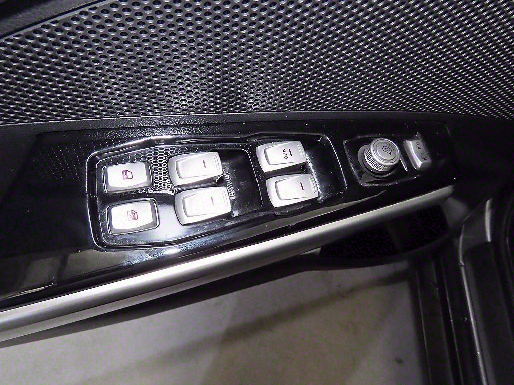 Ssangyong Tivoli 2016 Blanco - Importación desde Corea - HF Imports Iquique - Foto 13