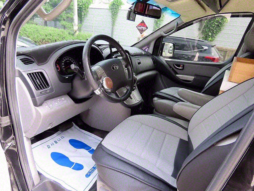 HYUNDAI Starex - Vista 6