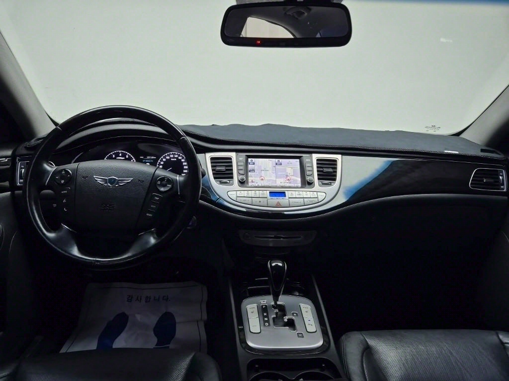 HYUNDAI Genesis - Vista 8