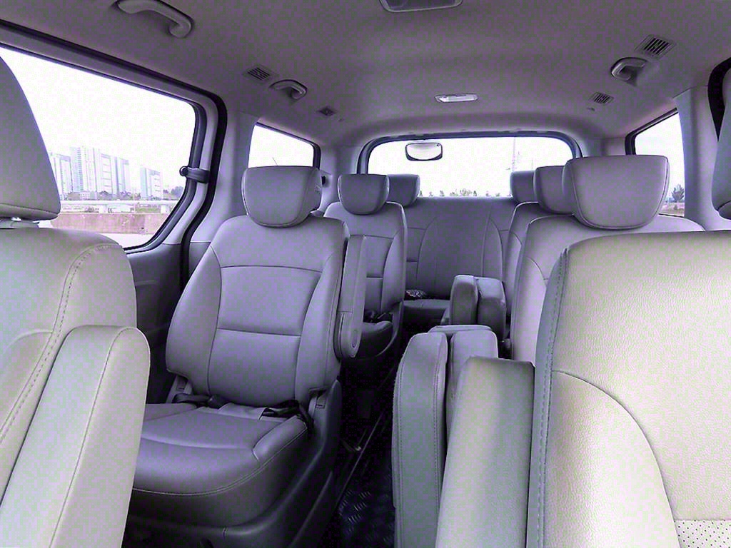 HYUNDAI Starex - Vista 7