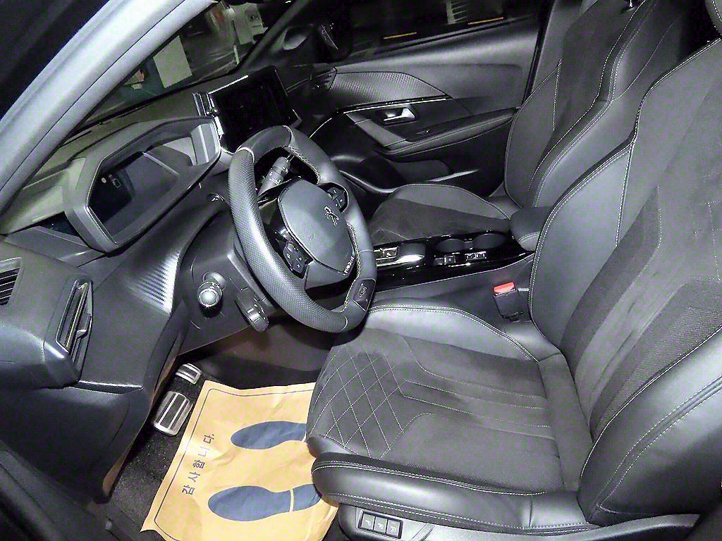 Peugeot 208 - Vista 6