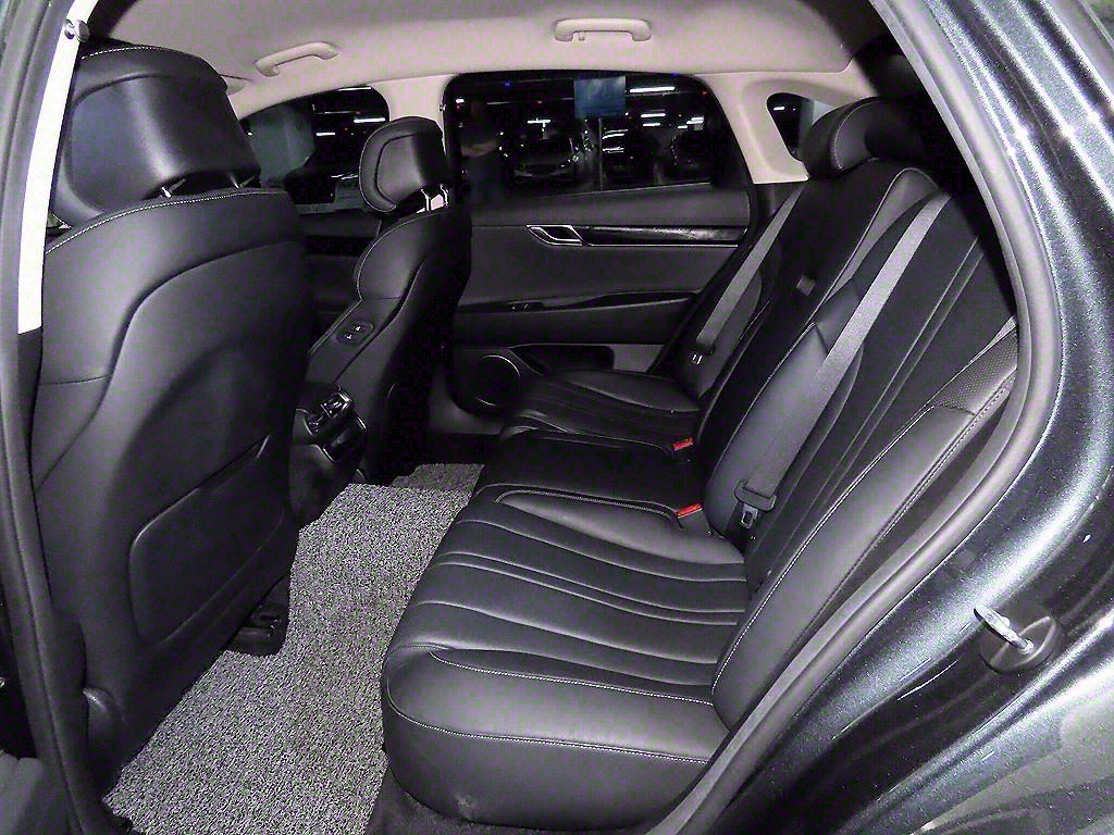 Genesis G80 - Vista 7