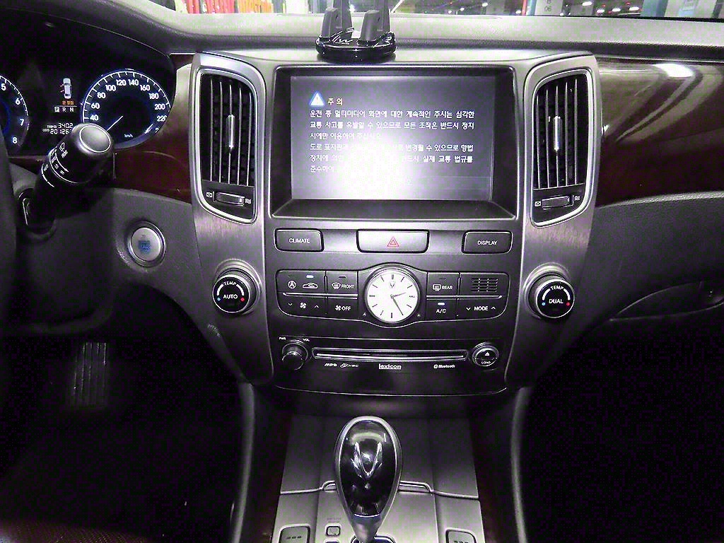 HYUNDAI Equus - Vista 9