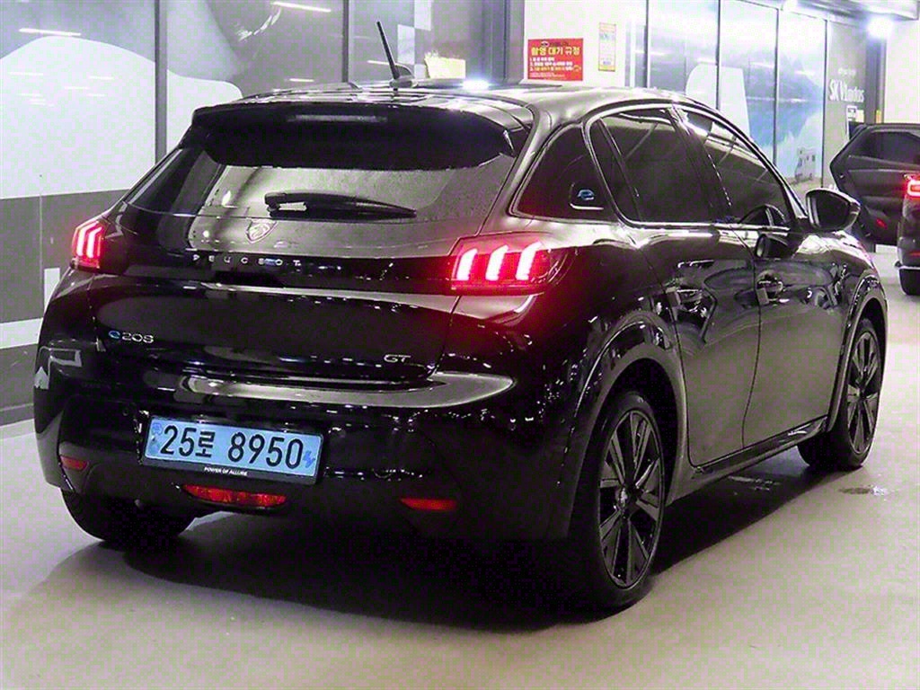 Peugeot 208 - Vista 4