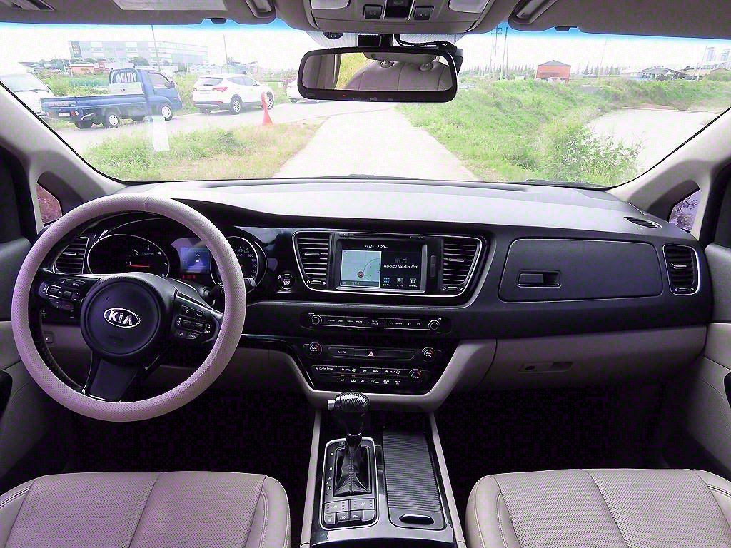 KIA Carnival - Vista 10