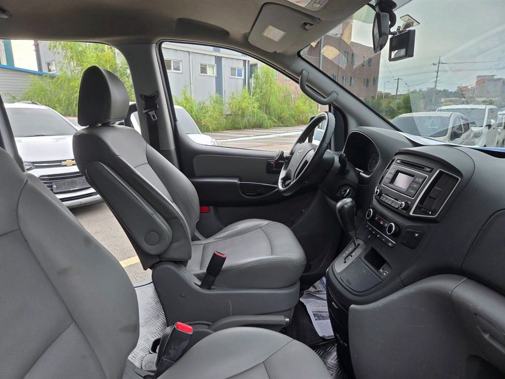 HYUNDAI Starex - Vista 11