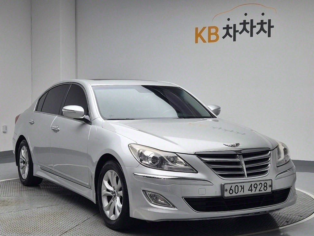 HYUNDAI Genesis - Vista 4