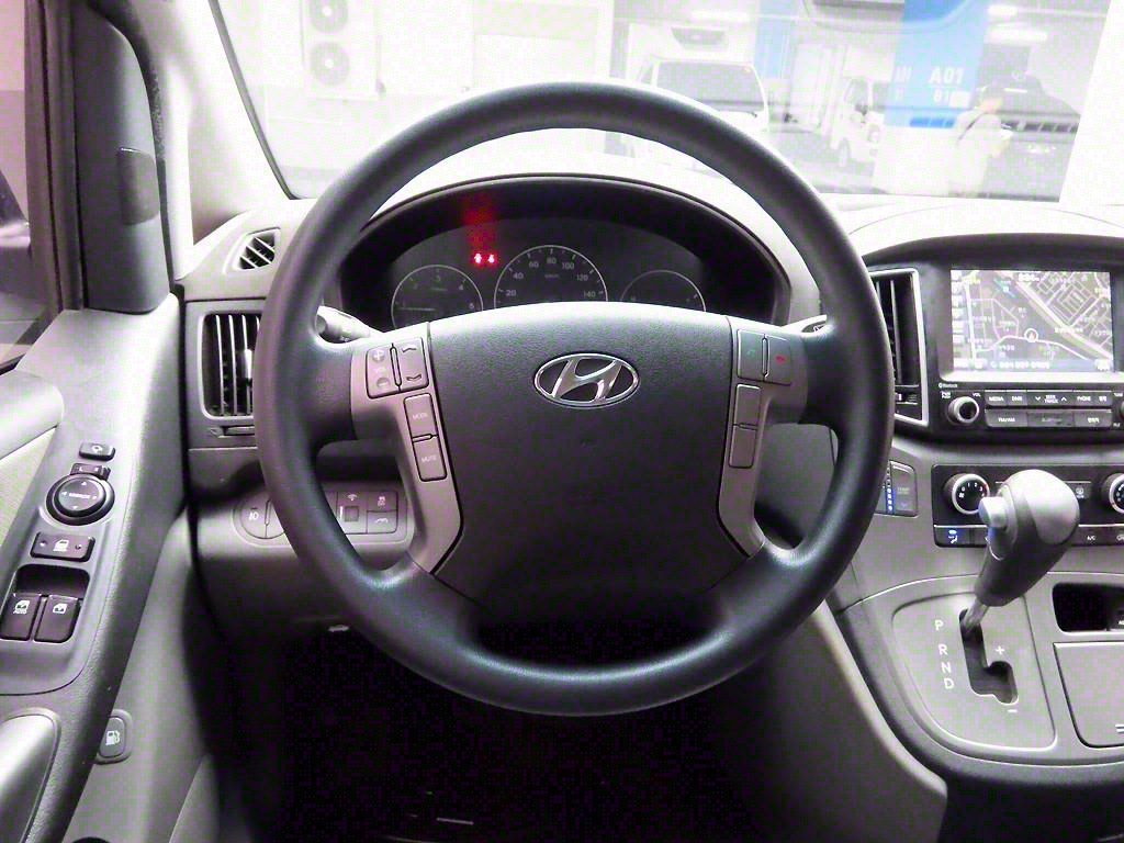 HYUNDAI Starex - Vista 7