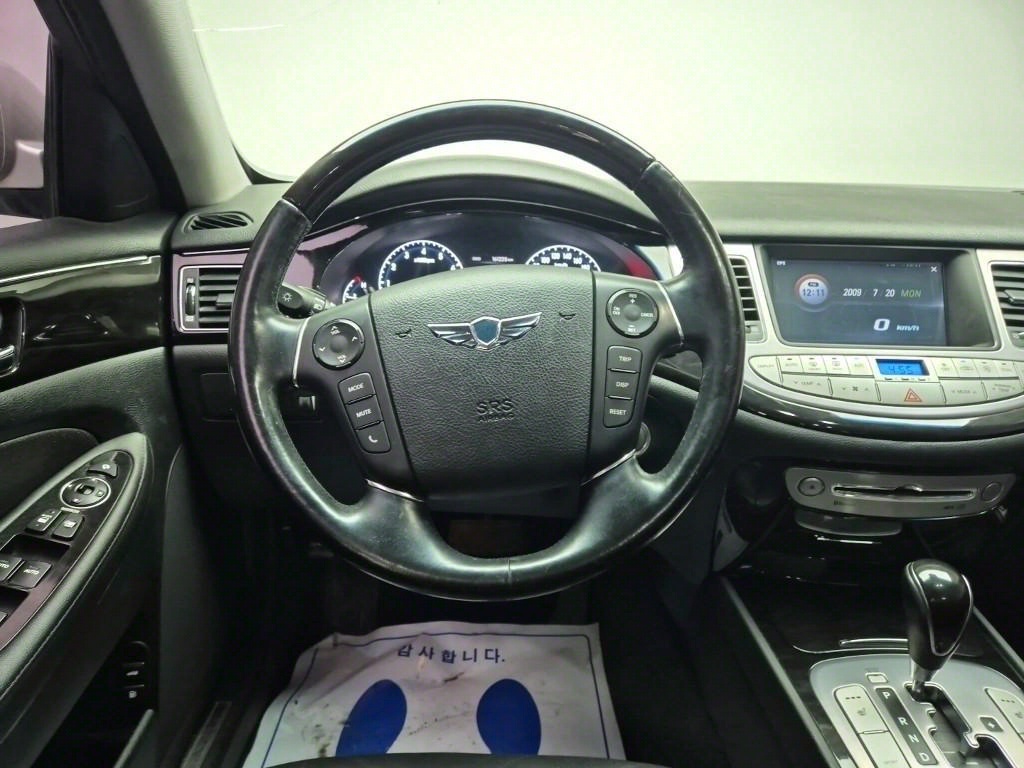 HYUNDAI Genesis - Vista 6