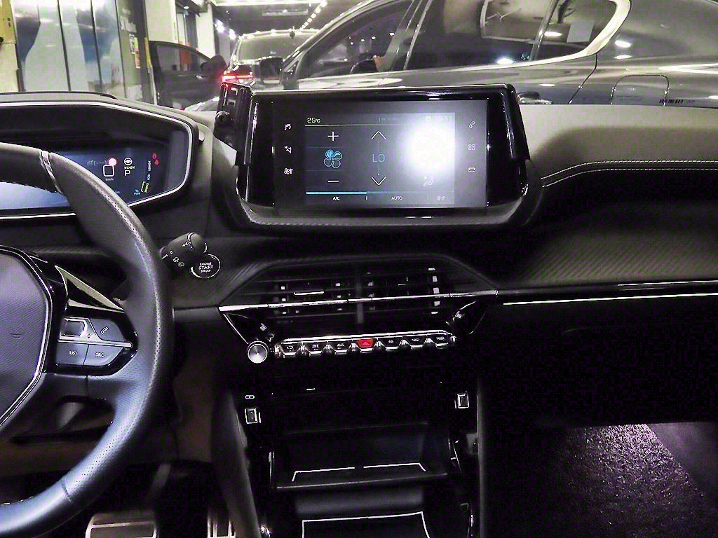 Peugeot 208 - Vista 11