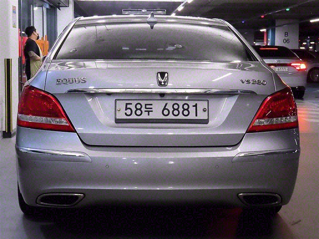 HYUNDAI Equus - Vista 4