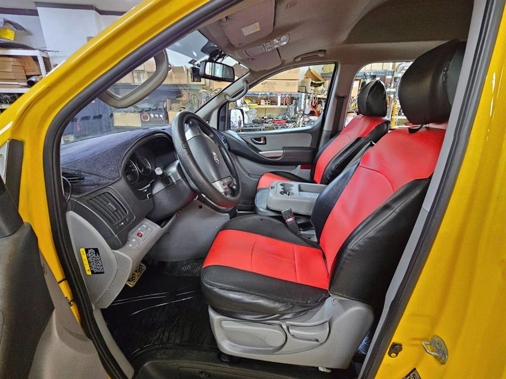 HYUNDAI Starex - Vista 7