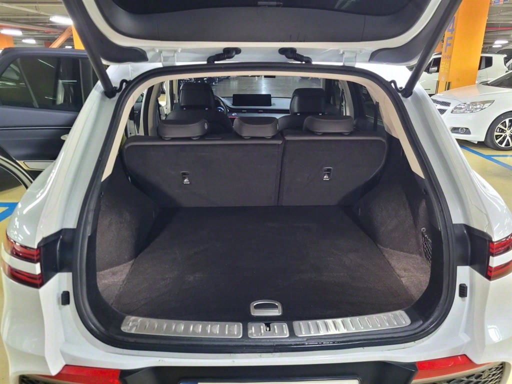 Genesis GV70 - Vista 8