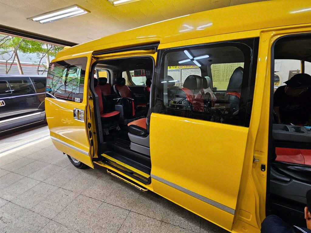 HYUNDAI Starex 2017 Amarillo - Importación desde Corea - HF Imports Iquique - Foto 16