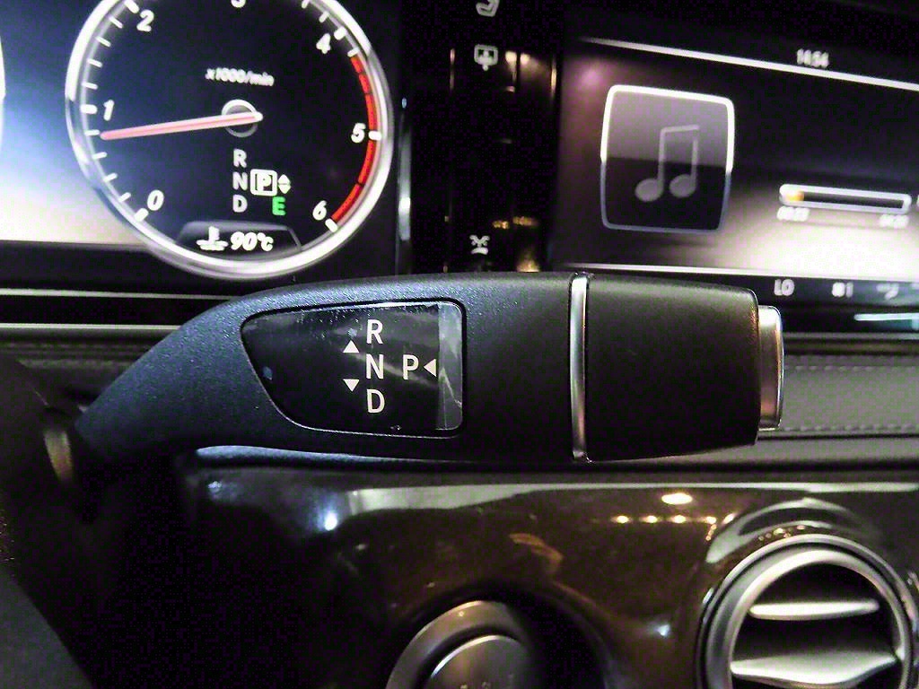 Mercedes Benz S Class - Vista 12