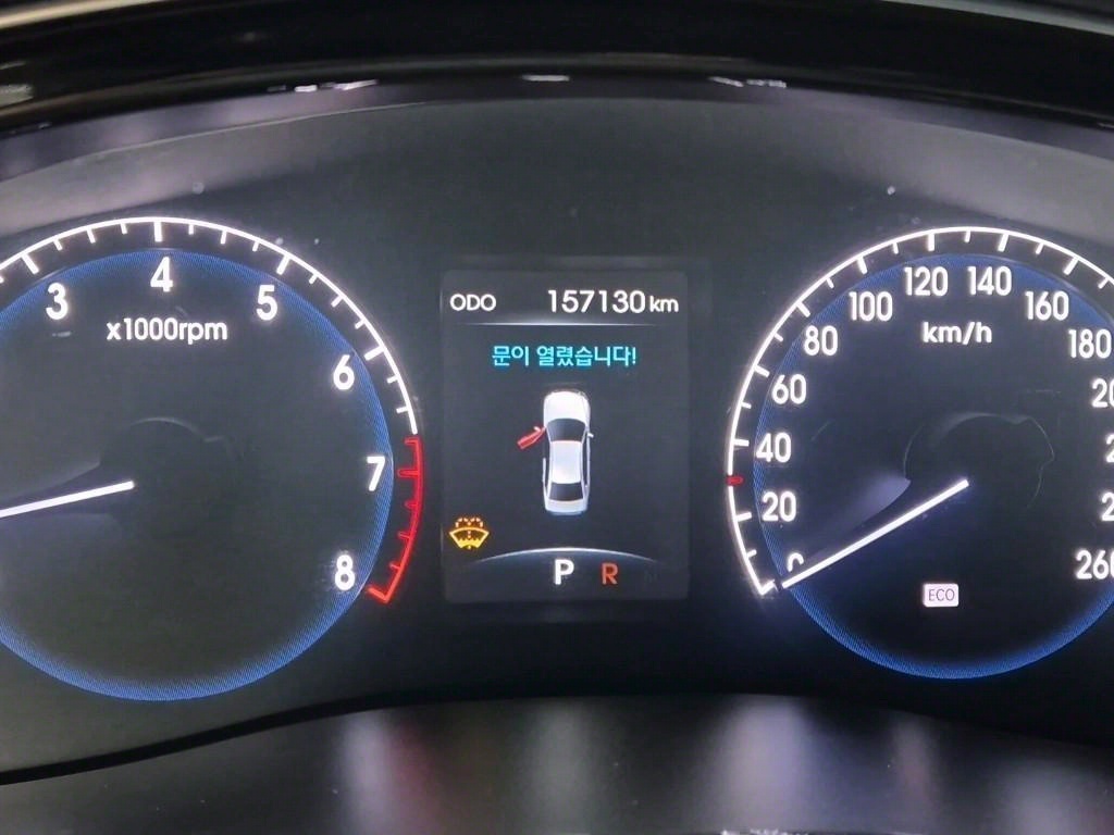 HYUNDAI Genesis - Vista 5