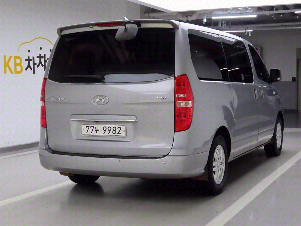 HYUNDAI Starex - Vista 4