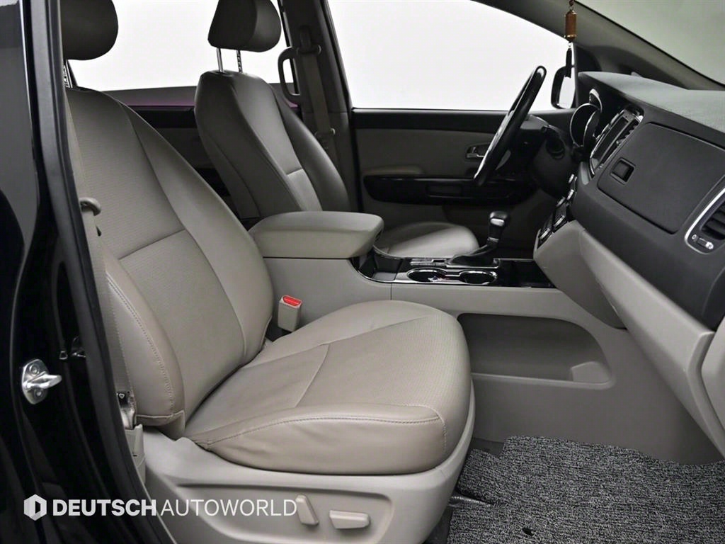 KIA Carnival - Vista 10