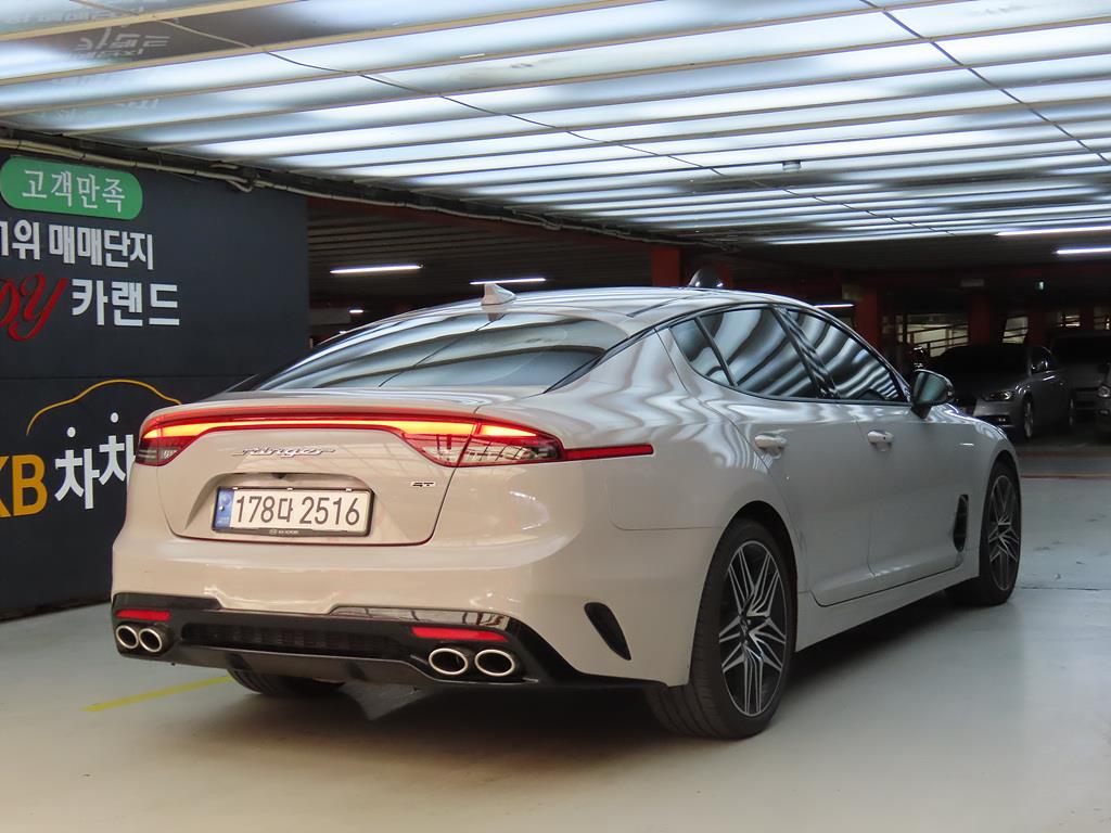KIA Stinger - Vista 4