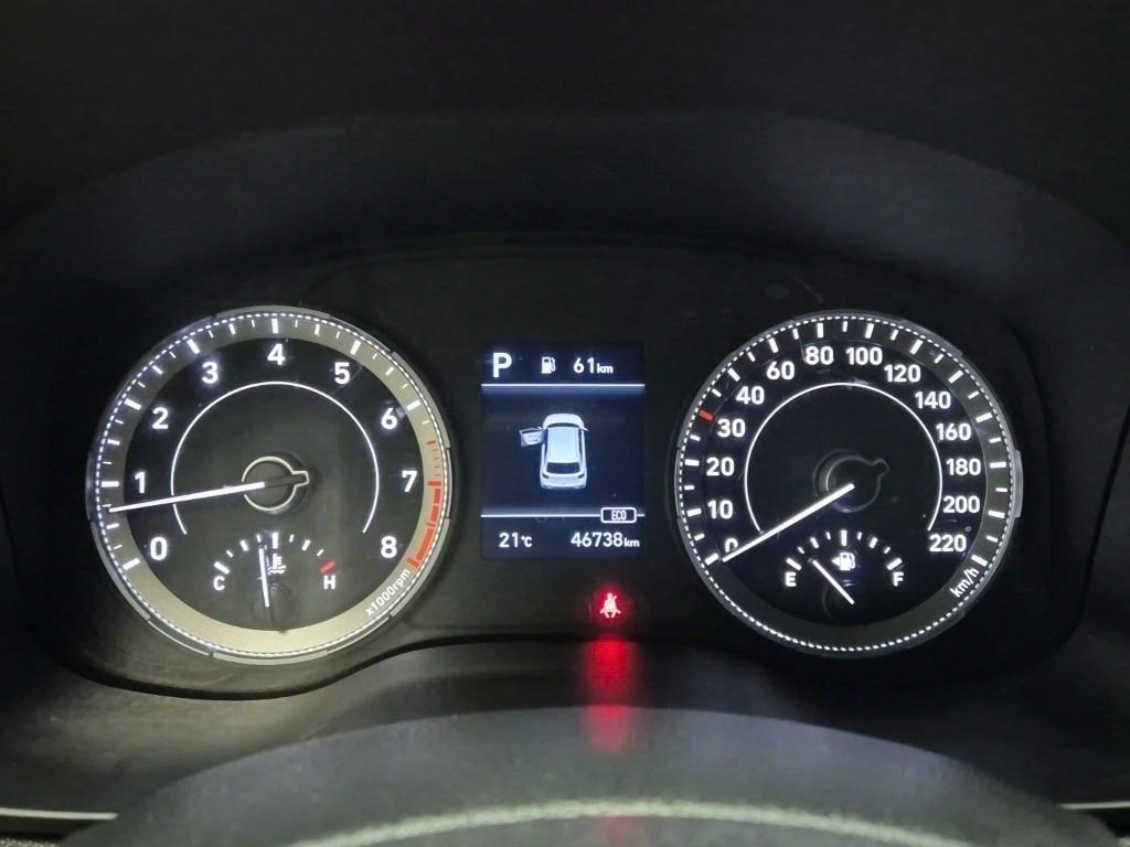 HYUNDAI Venue - Vista 6