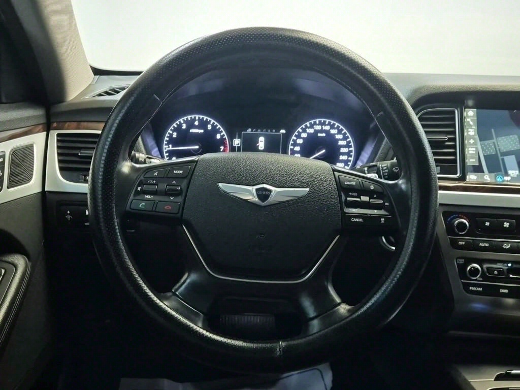 HYUNDAI Genesis - Vista 11