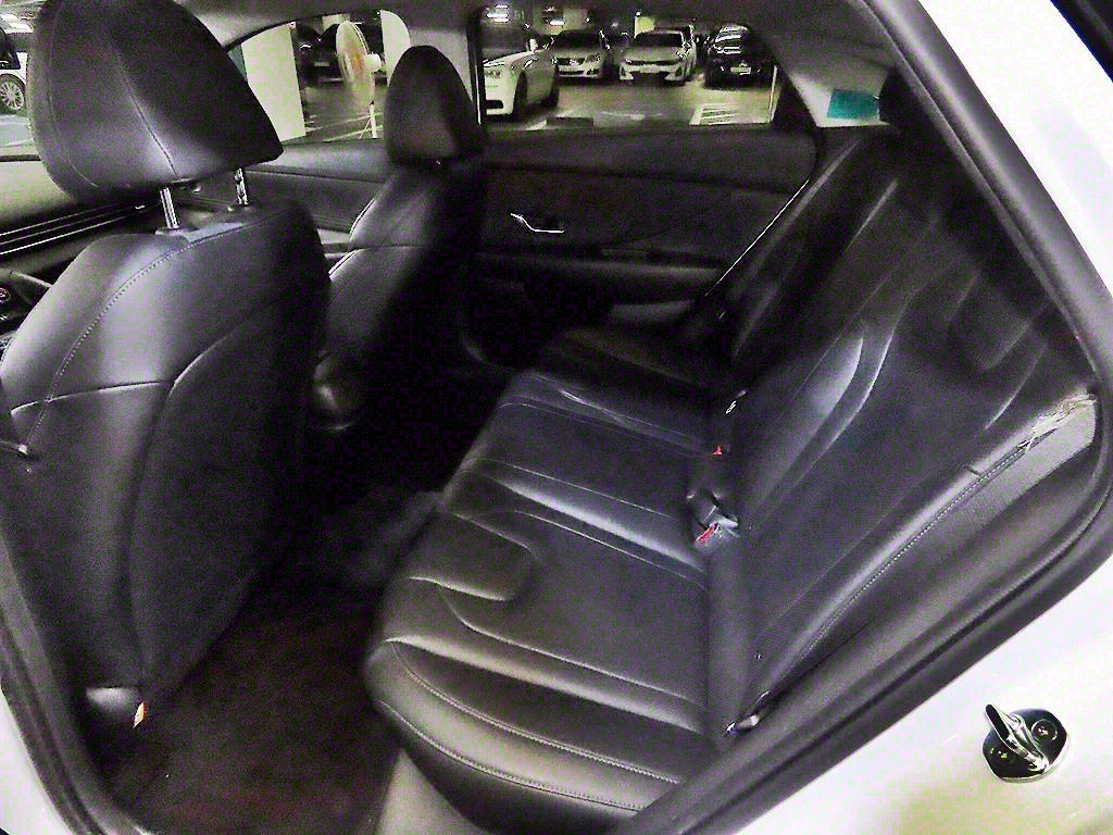 HYUNDAI Avante - Vista 7