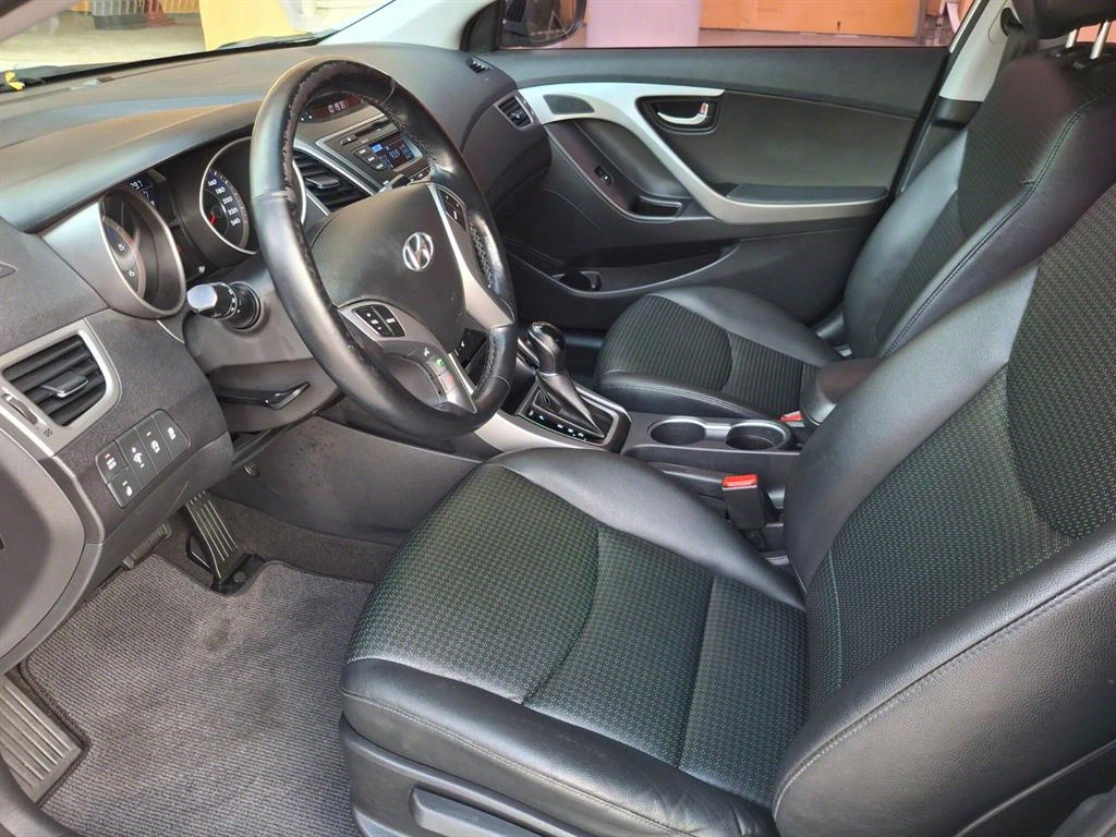 HYUNDAI Avante - Vista 9