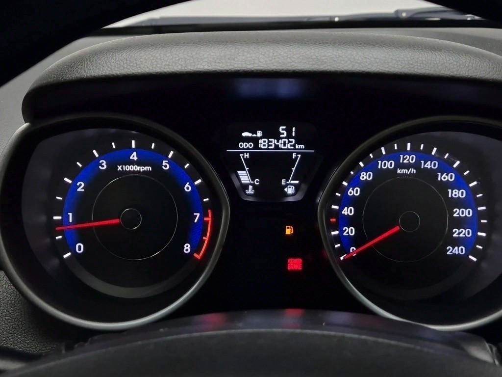 HYUNDAI Avante - Vista 6