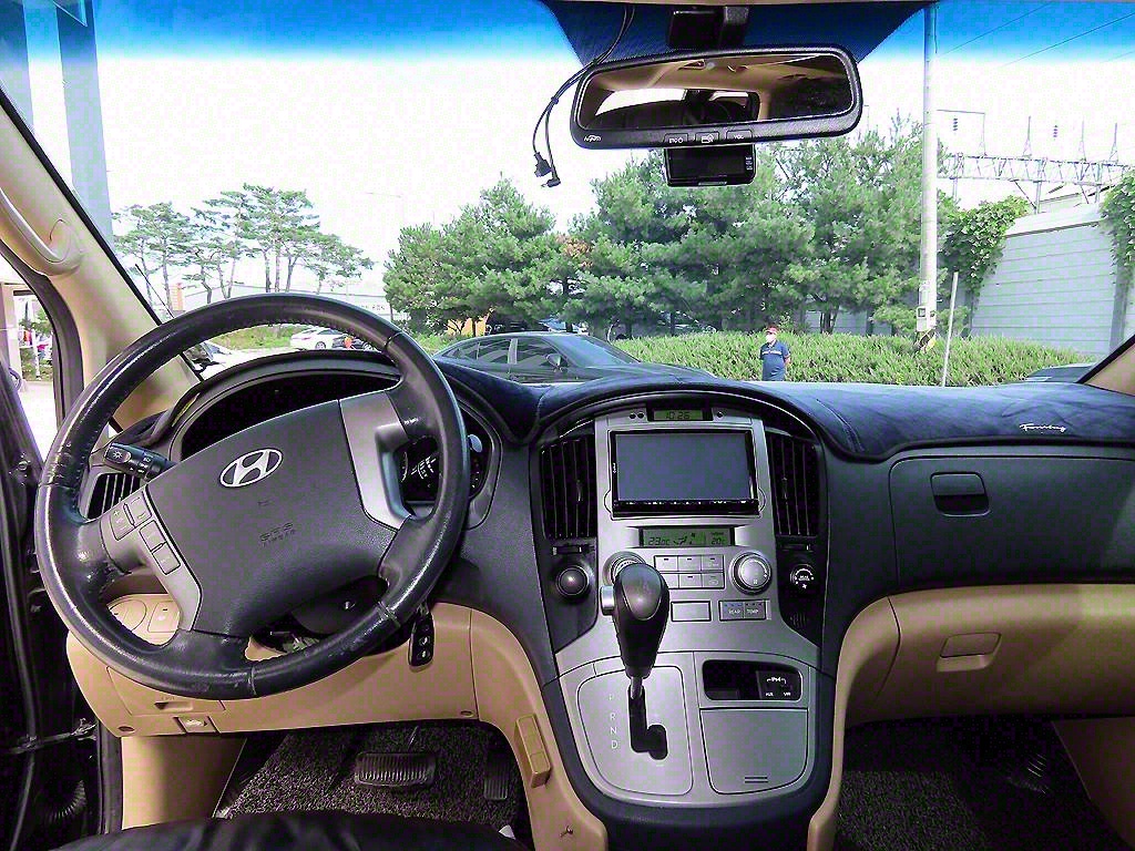 HYUNDAI Starex - Vista 8