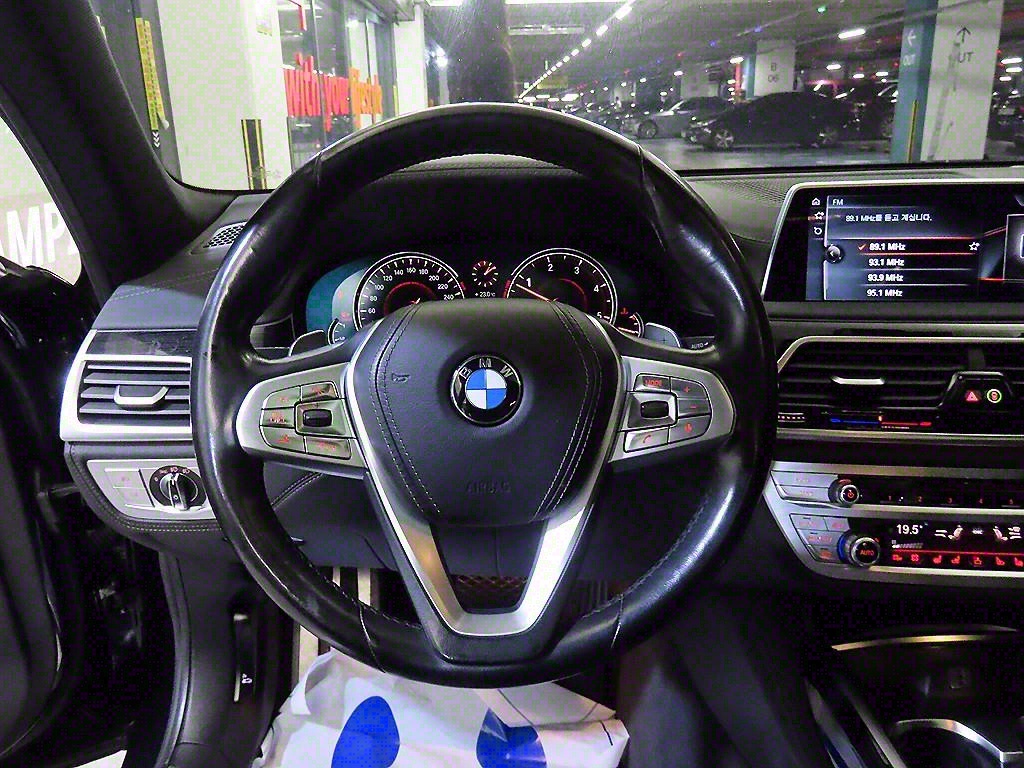 BMW 7 Series - Vista 8