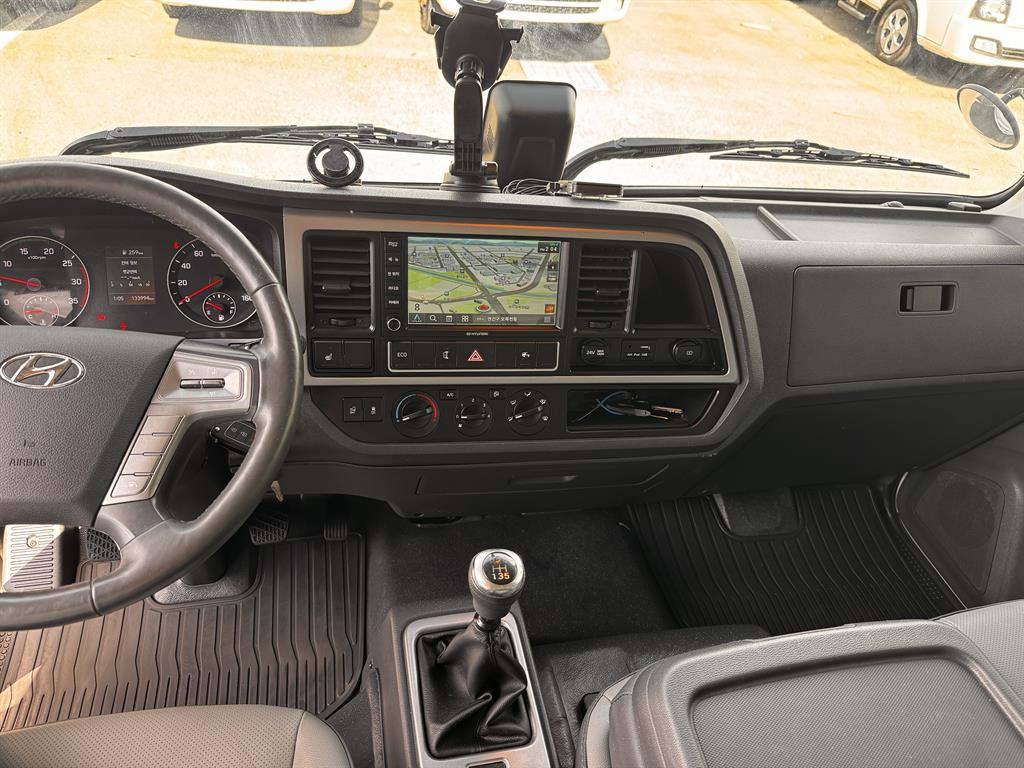 medium and large cargo truck - Vista 11