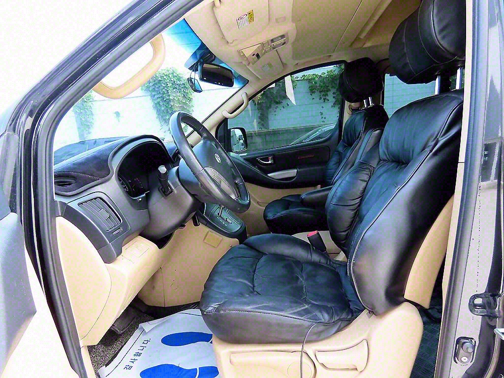 HYUNDAI Starex - Vista 5