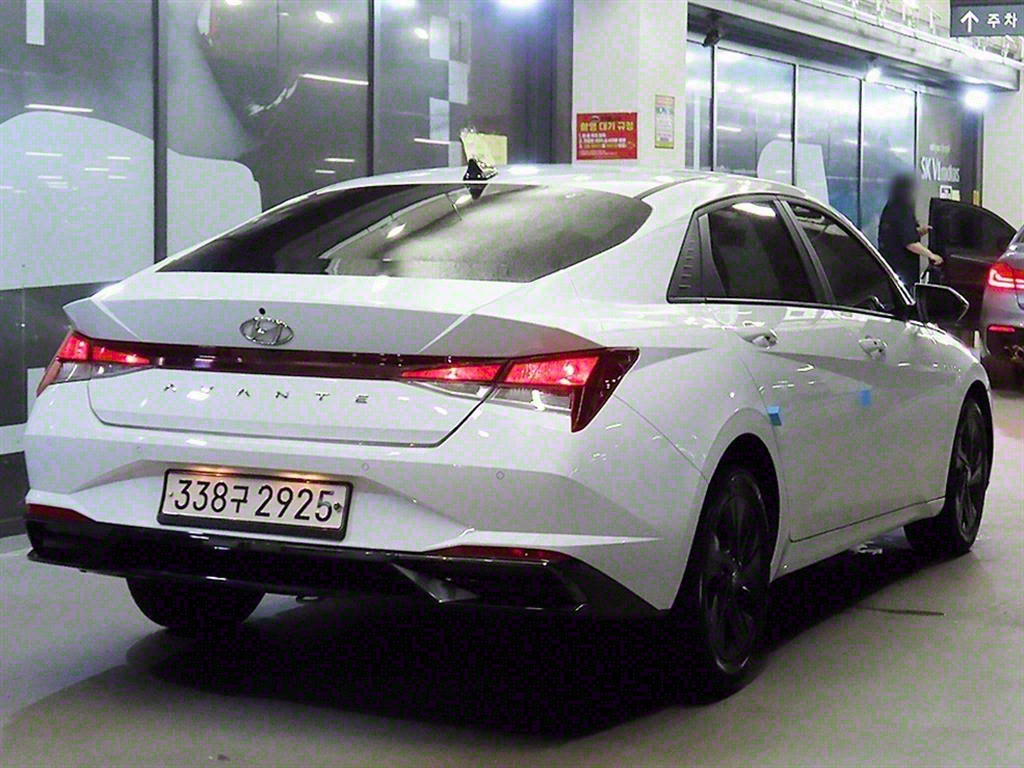 HYUNDAI Avante - Vista 4