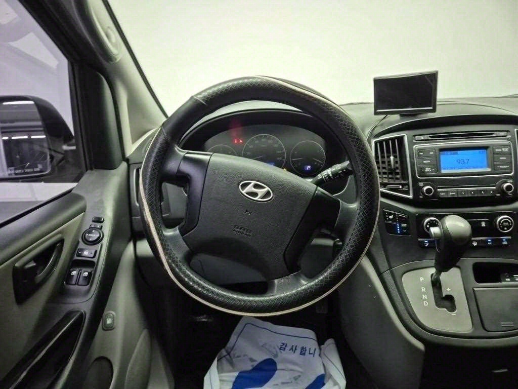 HYUNDAI Starex - Vista 9