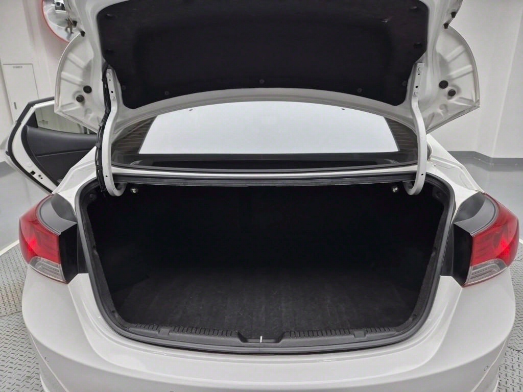 HYUNDAI Avante 2011 Blanco - Importación desde Corea - HF Imports Iquique - Foto 18