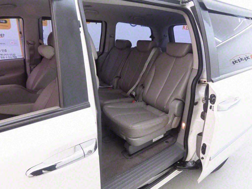 KIA Carnival - Vista 6