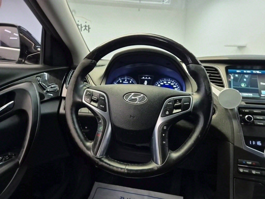 HYUNDAI Grandeur - Vista 9