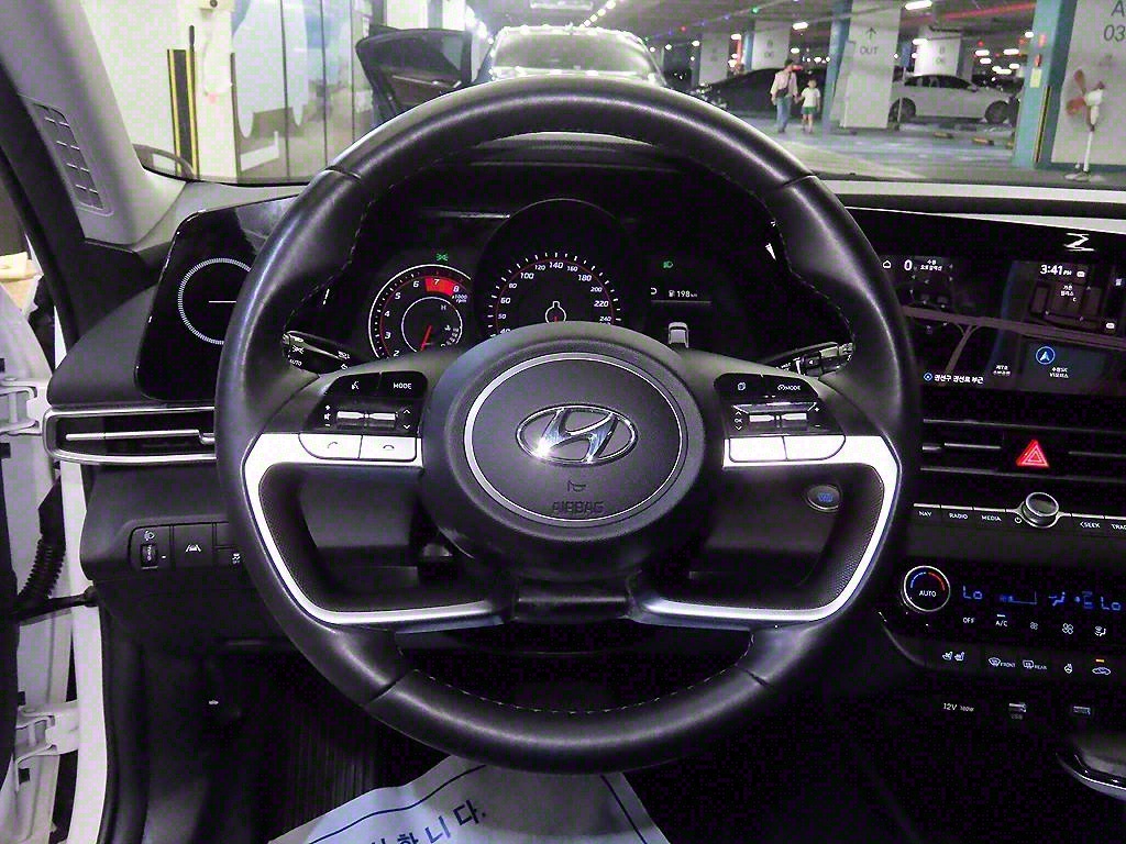 HYUNDAI Avante - Vista 8