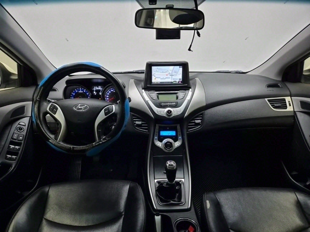 HYUNDAI Avante - Vista 7