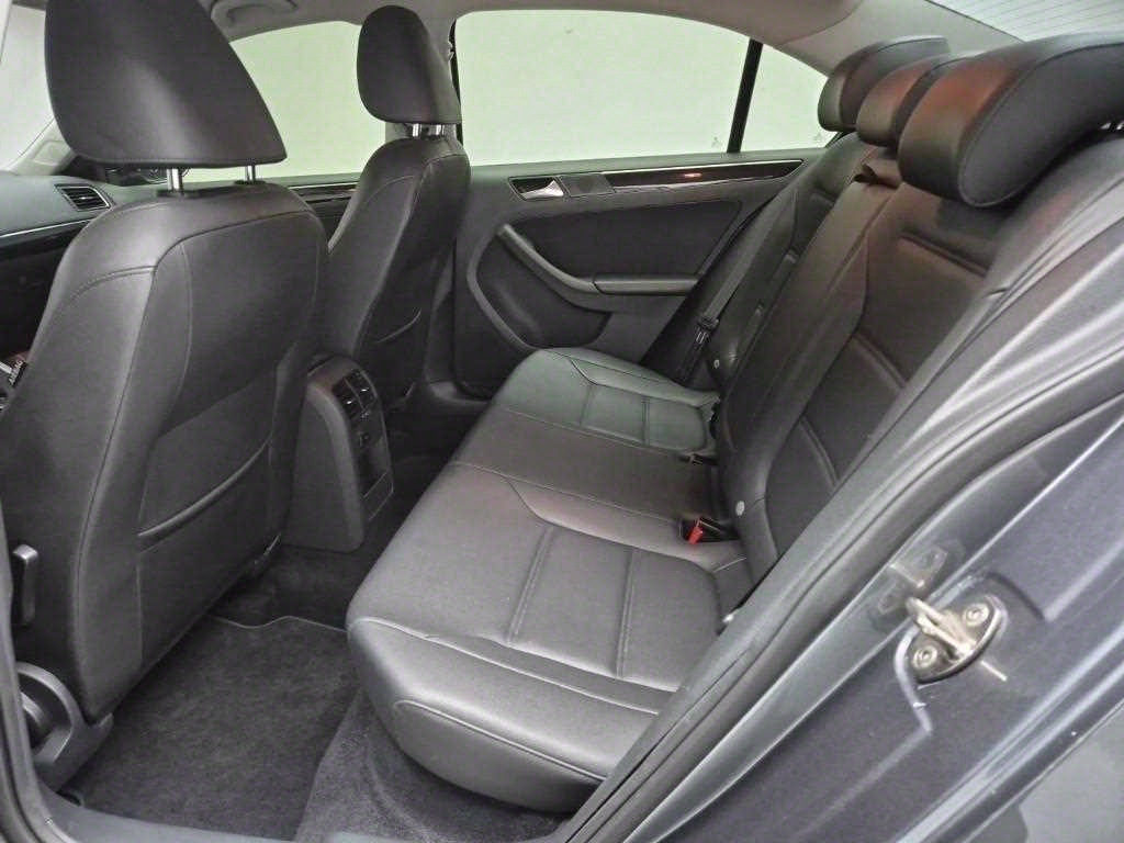 Volkswagen Jetta - Vista 12