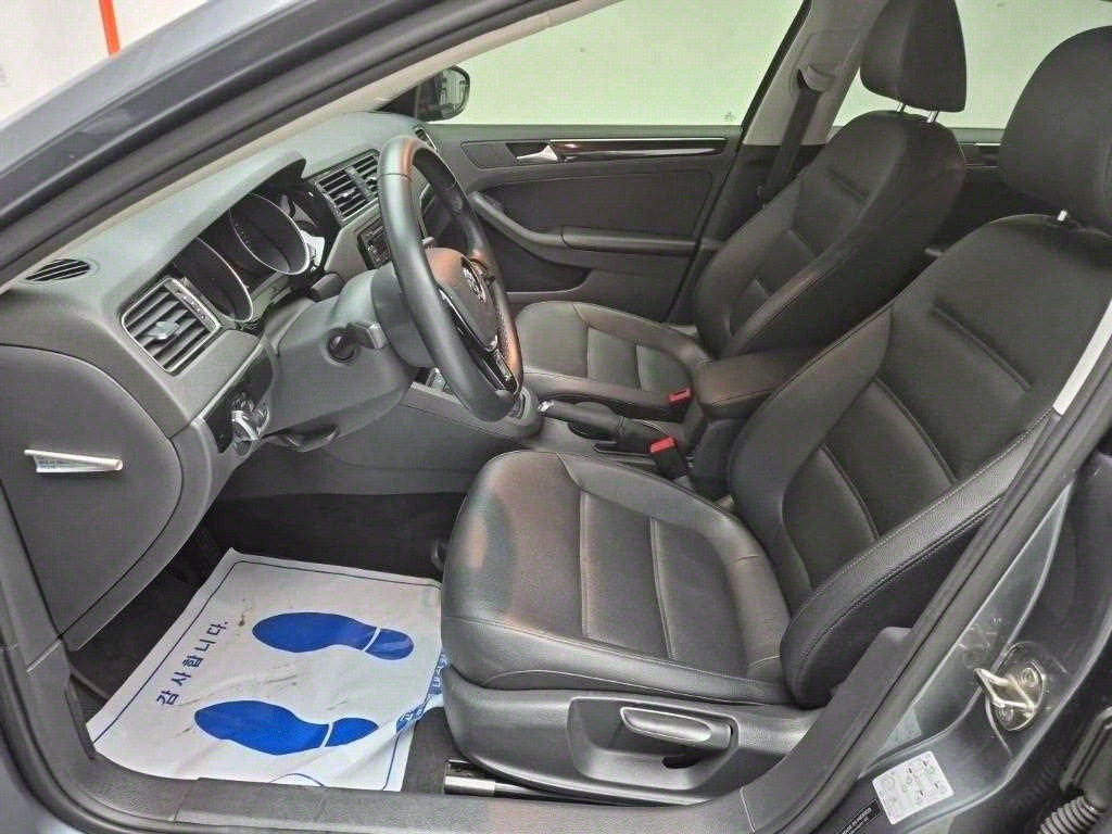 Volkswagen Jetta - Vista 11